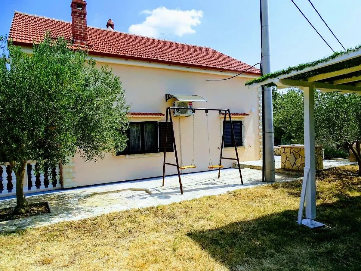 Vacation House Maslina Rupalj 0*,  Croatia
